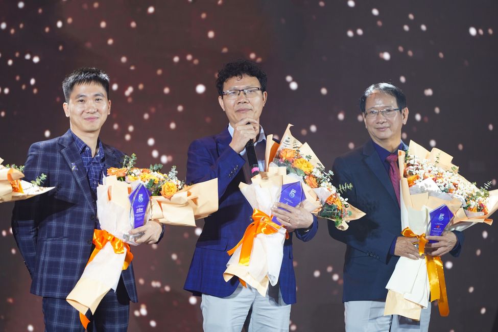 Đội ngũ nhận giải